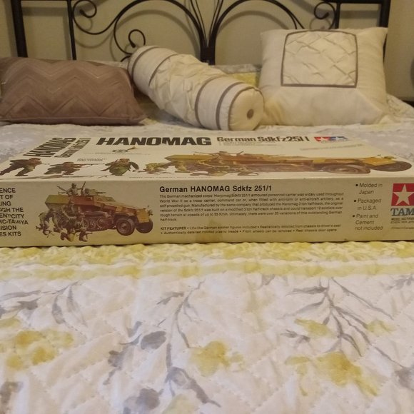Tamiya German Hanomag Sdkfz251/1 w/t 9 Figures 1/35 Complete - Picture 3 of 6